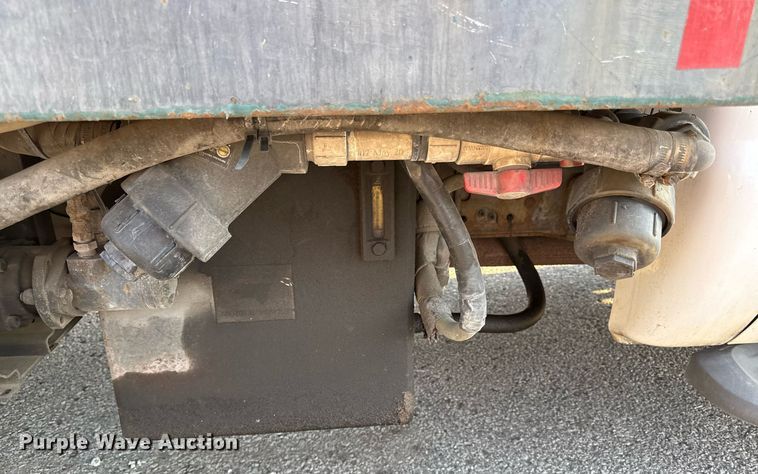 image for item DZ4122 2000 Ford F550 Super Duty flatbed truck