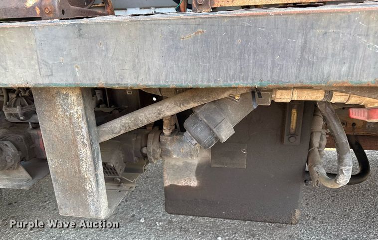 image for item DZ4122 2000 Ford F550 Super Duty flatbed truck