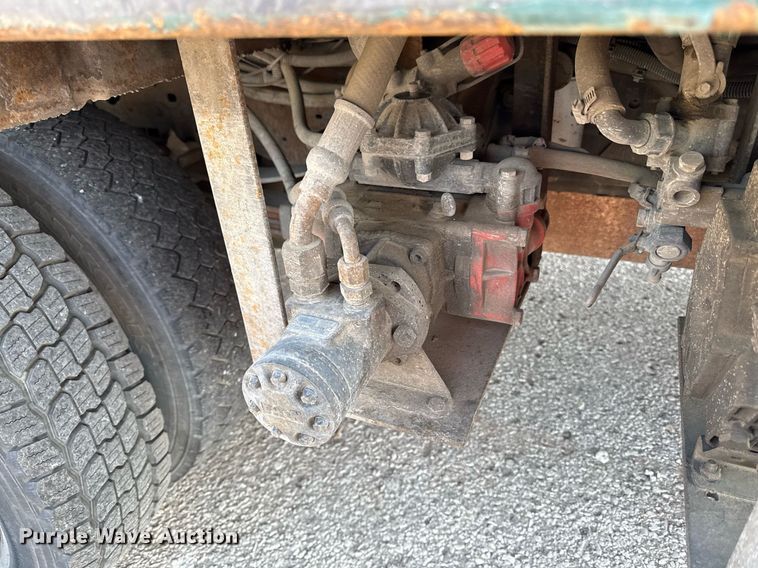 image for item DZ4122 2000 Ford F550 Super Duty flatbed truck