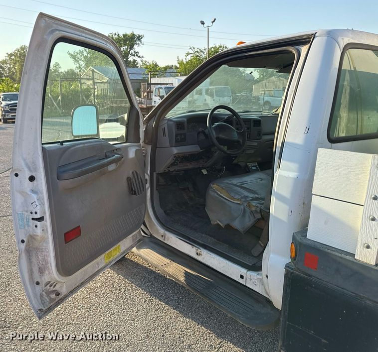 image for item DZ4122 2000 Ford F550 Super Duty flatbed truck