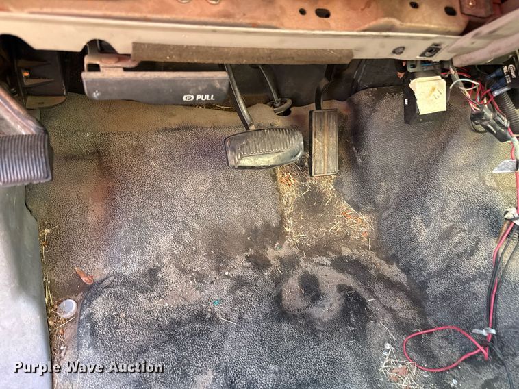 image for item DZ4122 2000 Ford F550 Super Duty flatbed truck