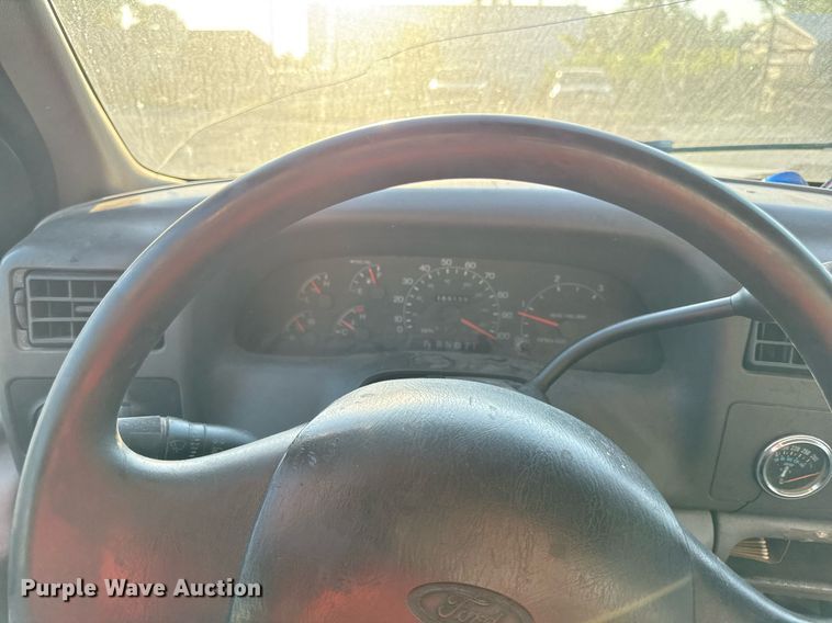 image for item DZ4122 2000 Ford F550 Super Duty flatbed truck