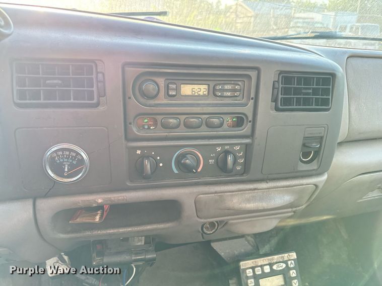 image for item DZ4122 2000 Ford F550 Super Duty flatbed truck