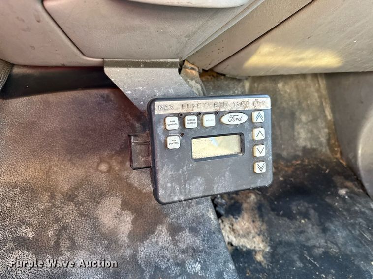 image for item DZ4122 2000 Ford F550 Super Duty flatbed truck