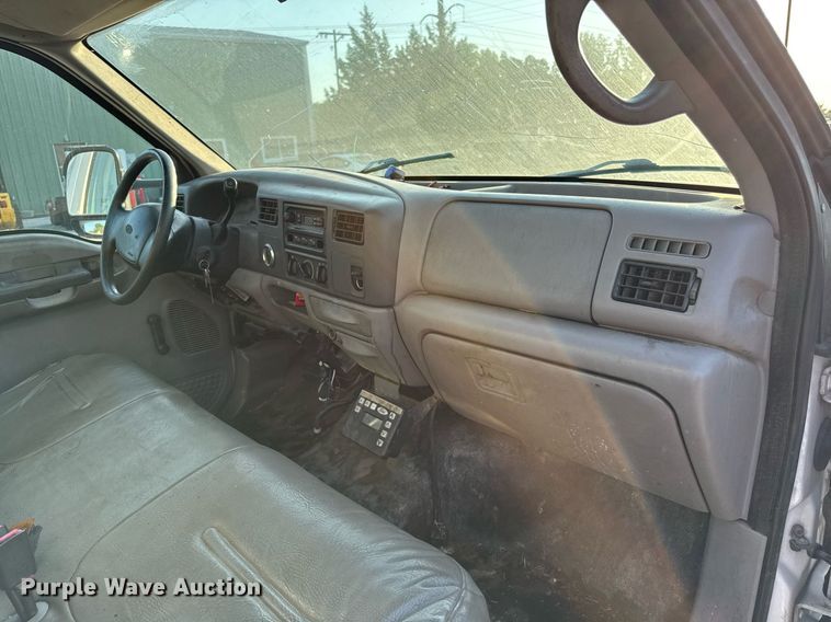 image for item DZ4122 2000 Ford F550 Super Duty flatbed truck