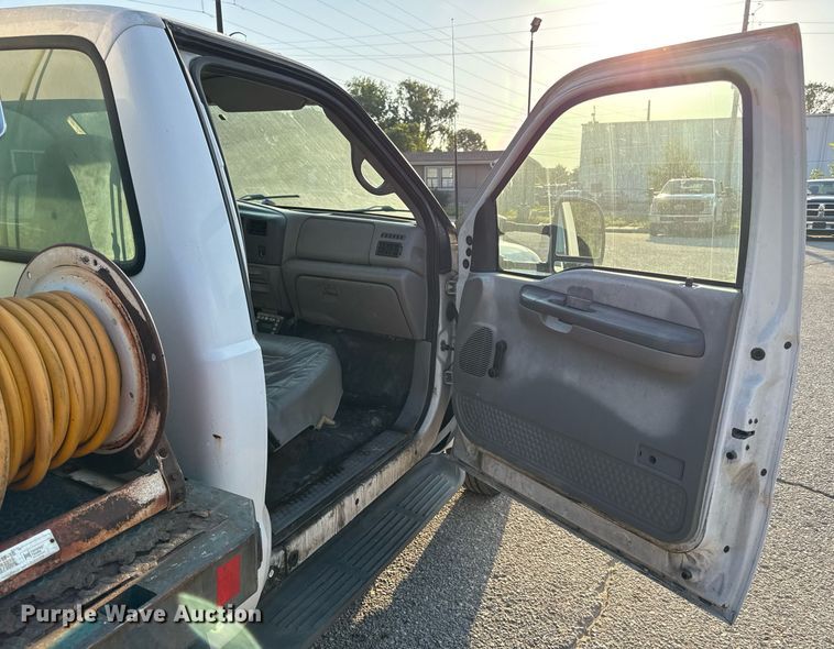 image for item DZ4122 2000 Ford F550 Super Duty flatbed truck