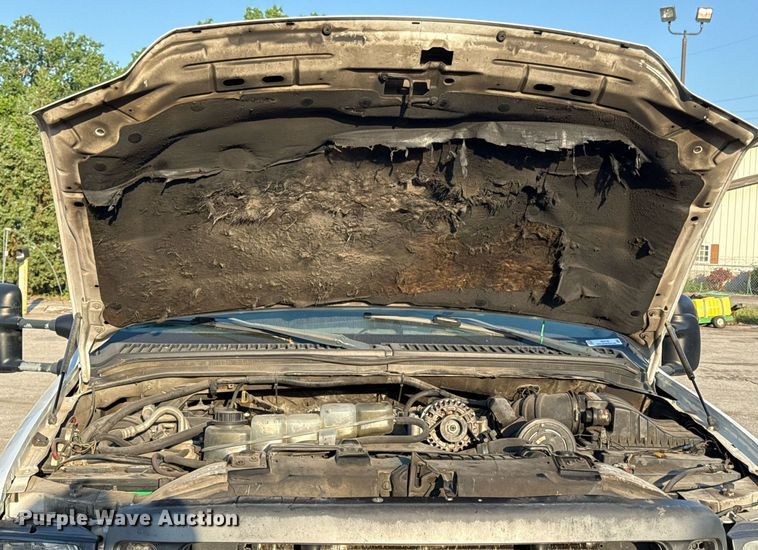 image for item DZ4122 2000 Ford F550 Super Duty flatbed truck