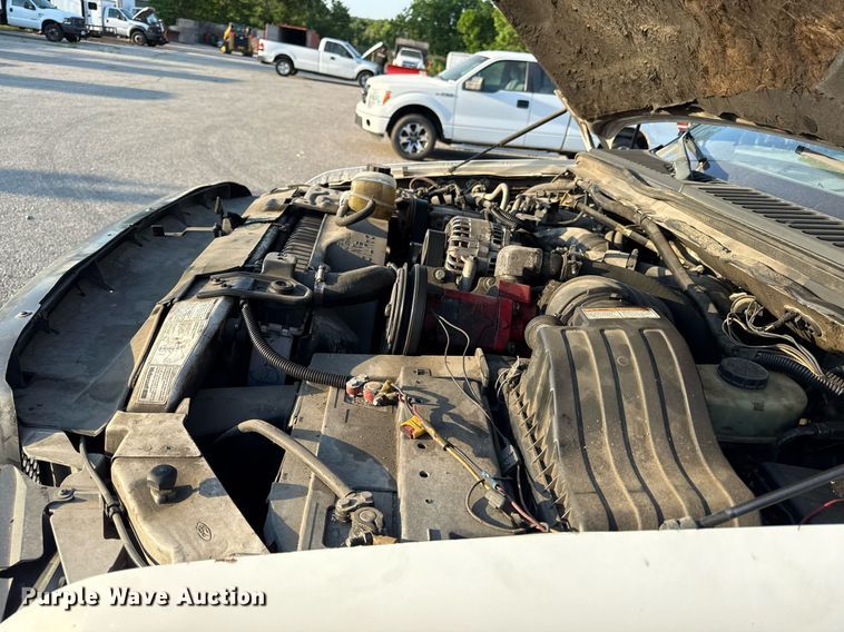 image for item DZ4122 2000 Ford F550 Super Duty flatbed truck