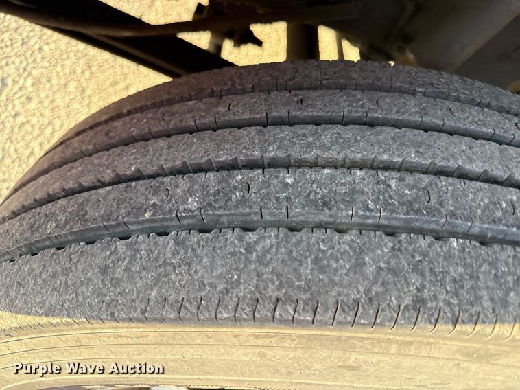 image for item DZ4122 2000 Ford F550 Super Duty flatbed truck