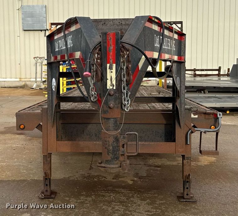 image for item DZ4139 2004 L&L flatbed trailer