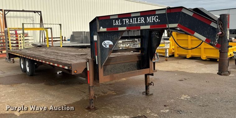 image for item DZ4139 2004 L&L flatbed trailer