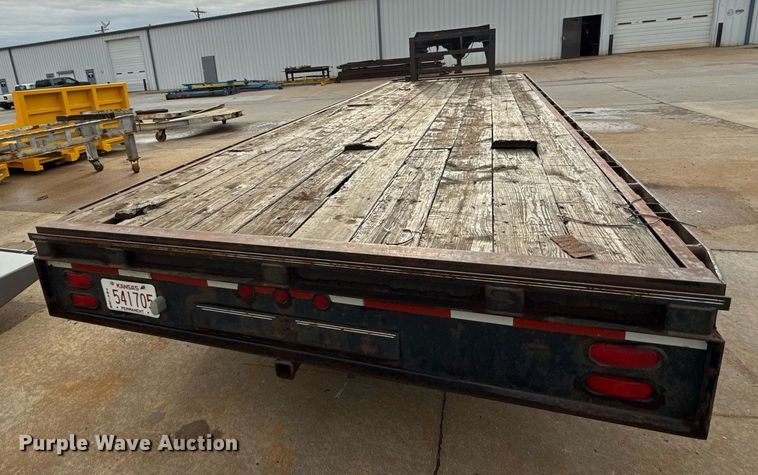 image for item DZ4139 2004 L&L flatbed trailer