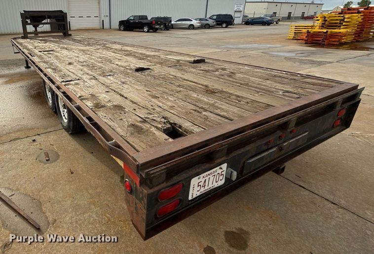 image for item DZ4139 2004 L&L flatbed trailer
