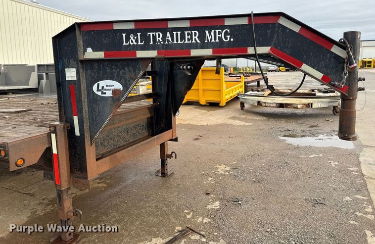 image for item DZ4139 2004 L&L flatbed trailer