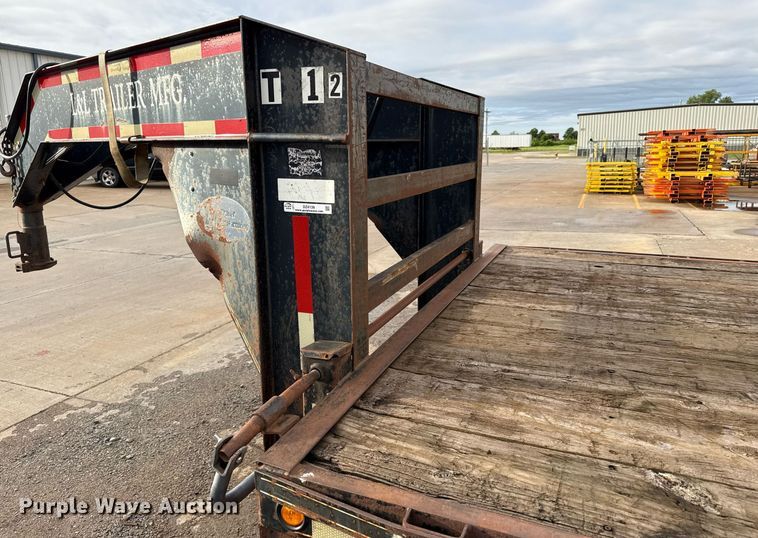 image for item DZ4139 2004 L&L flatbed trailer