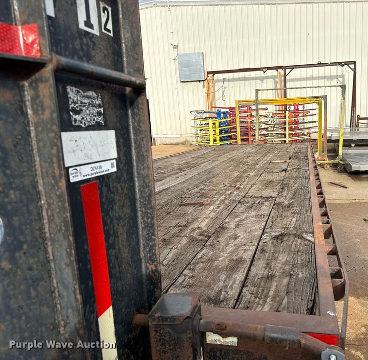 image for item DZ4139 2004 L&L flatbed trailer