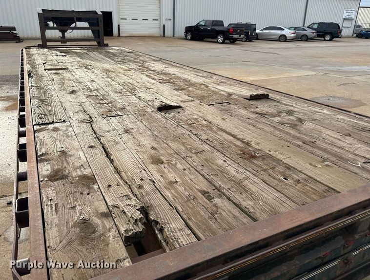 image for item DZ4139 2004 L&L flatbed trailer