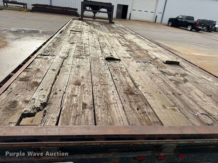 image for item DZ4139 2004 L&L flatbed trailer