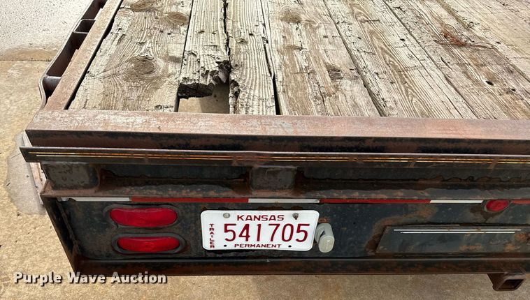 image for item DZ4139 2004 L&L flatbed trailer