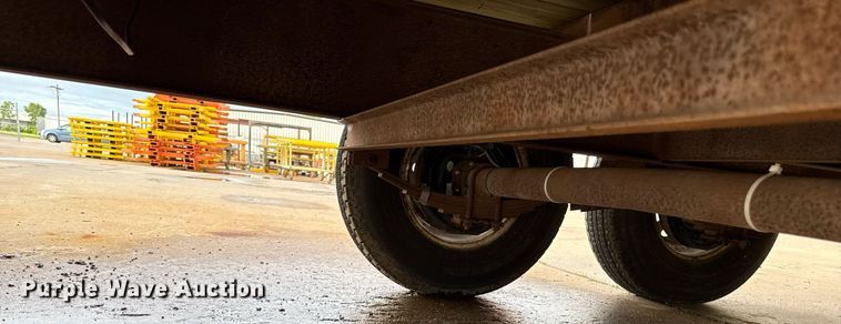 image for item DZ4139 2004 L&L flatbed trailer