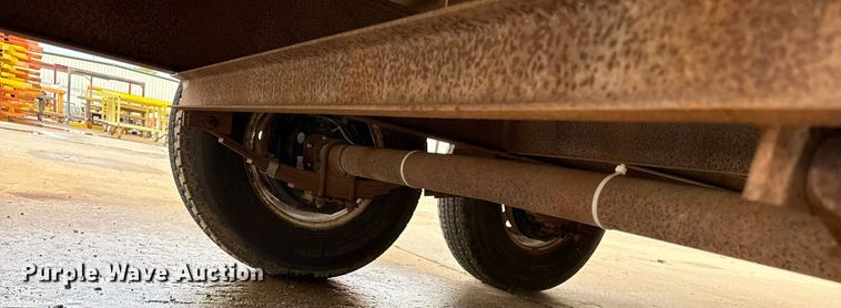 image for item DZ4139 2004 L&L flatbed trailer