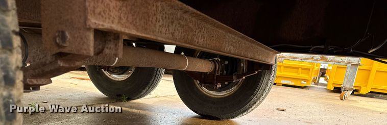 image for item DZ4139 2004 L&L flatbed trailer