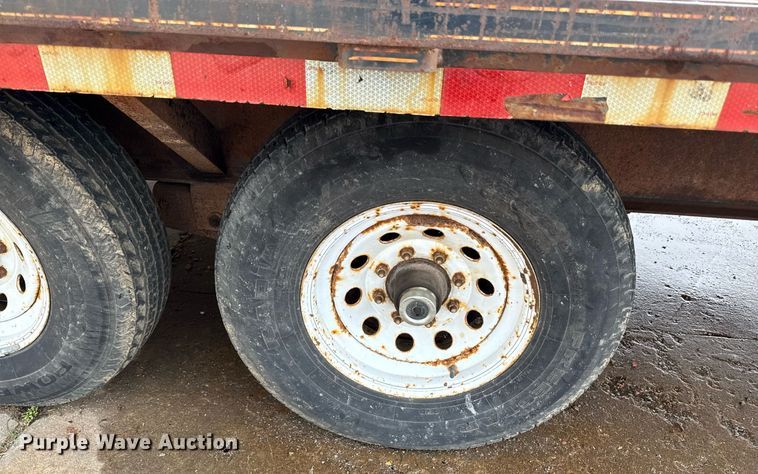 image for item DZ4139 2004 L&L flatbed trailer