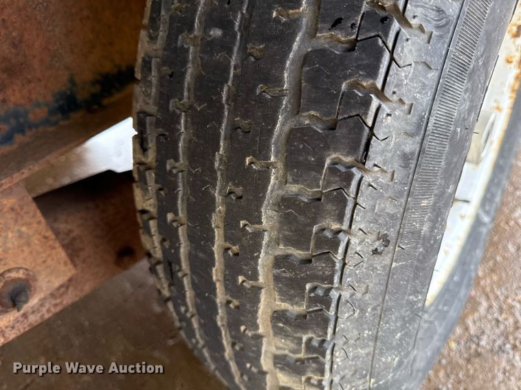 image for item DZ4139 2004 L&L flatbed trailer