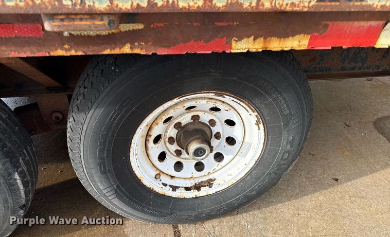 image for item DZ4139 2004 L&L flatbed trailer