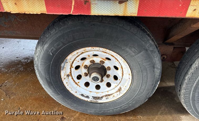 image for item DZ4139 2004 L&L flatbed trailer