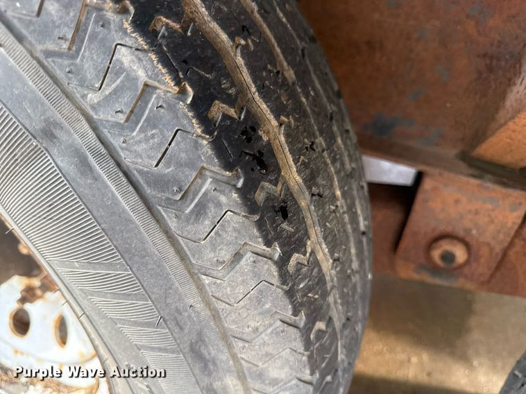 image for item DZ4139 2004 L&L flatbed trailer