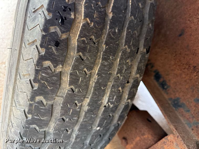 image for item DZ4139 2004 L&L flatbed trailer