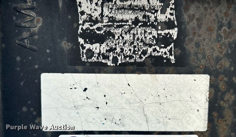 image for item DZ4139 2004 L&L flatbed trailer