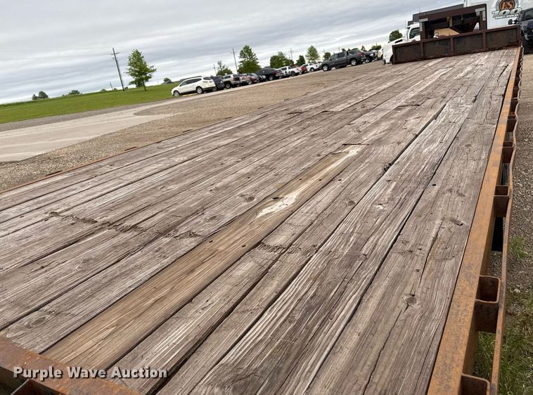 image for item DZ4141 2003 Neal Manufacturing flatbed trailer