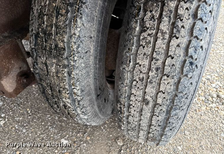 image for item DZ4141 2003 Neal Manufacturing flatbed trailer