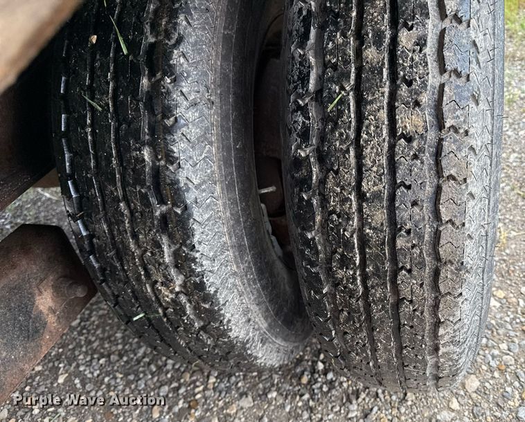 image for item DZ4141 2003 Neal Manufacturing flatbed trailer