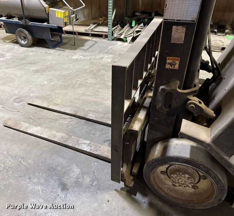 image for item DZ4143 Yale forklift