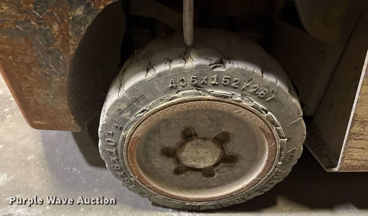 image for item DZ4143 Yale forklift