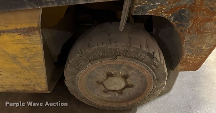 image for item DZ4143 Yale forklift