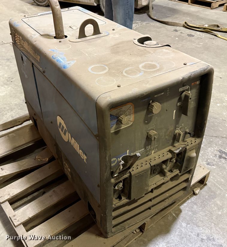 image for item DZ4144 Miller trailblazer 302 welder