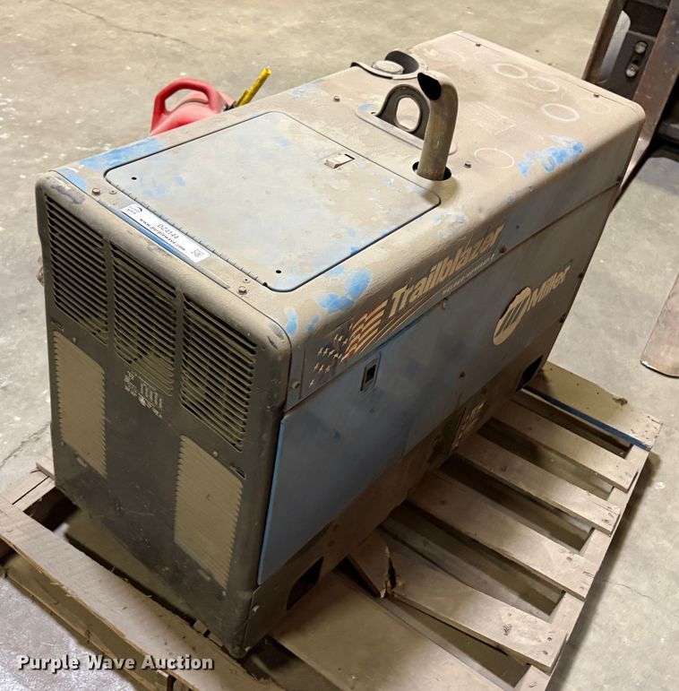 image for item DZ4144 Miller trailblazer 302 welder