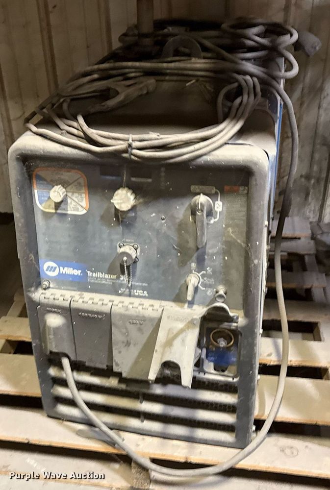 image for item DZ4145 Miller trailblazer 302 welder/generator
