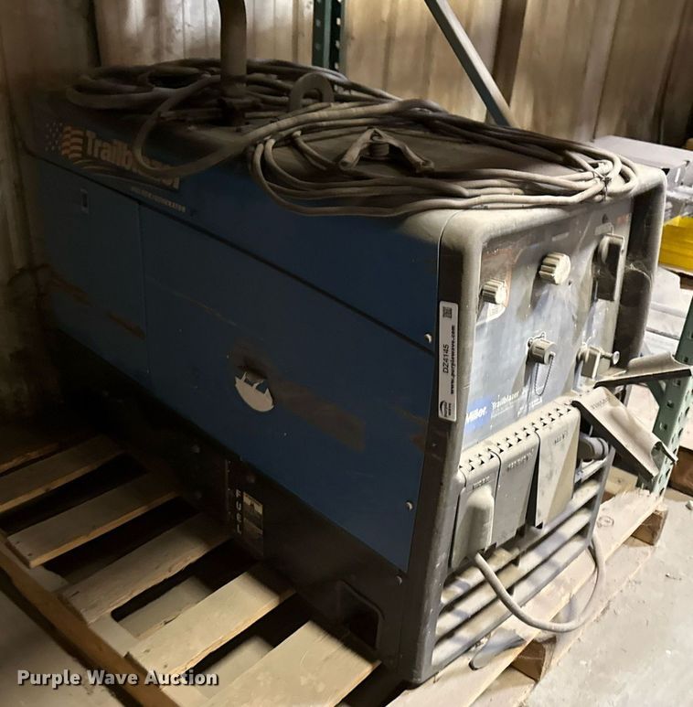 image for item DZ4145 Miller trailblazer 302 welder/generator