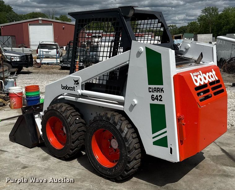 image for item DZ4155 1983 Bobcat 642 skid steer loader