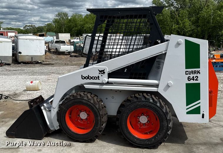 image for item DZ4155 1983 Bobcat 642 skid steer loader