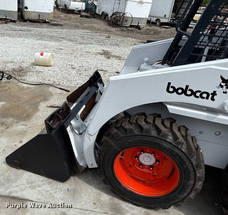 image for item DZ4155 1983 Bobcat 642 skid steer loader