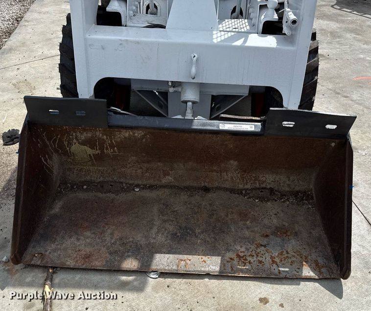 image for item DZ4155 1983 Bobcat 642 skid steer loader