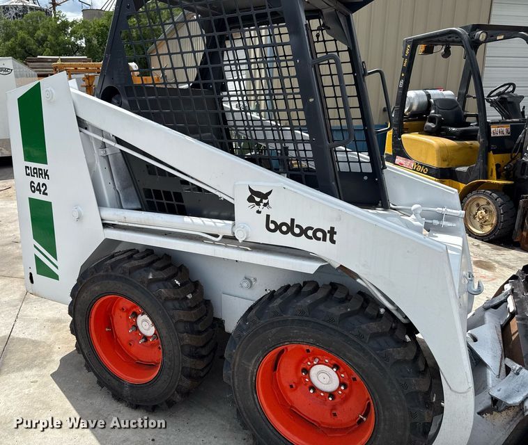 image for item DZ4155 1983 Bobcat 642 skid steer loader