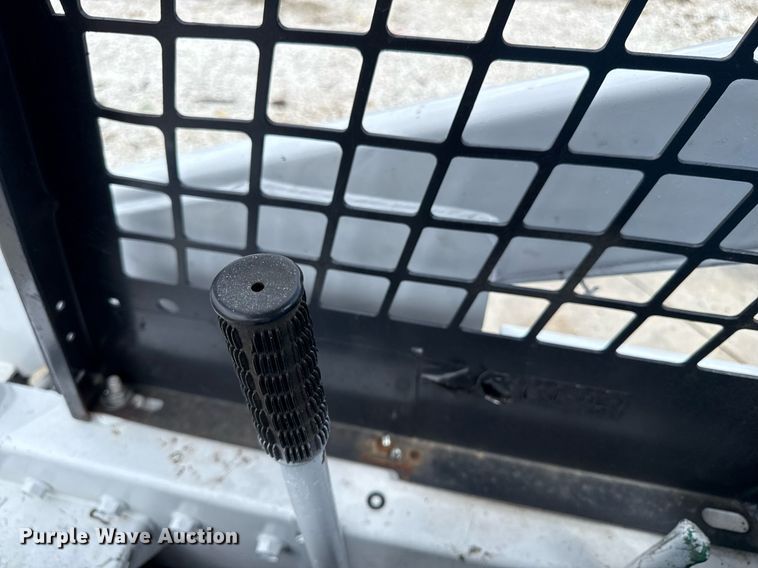 image for item DZ4155 1983 Bobcat 642 skid steer loader