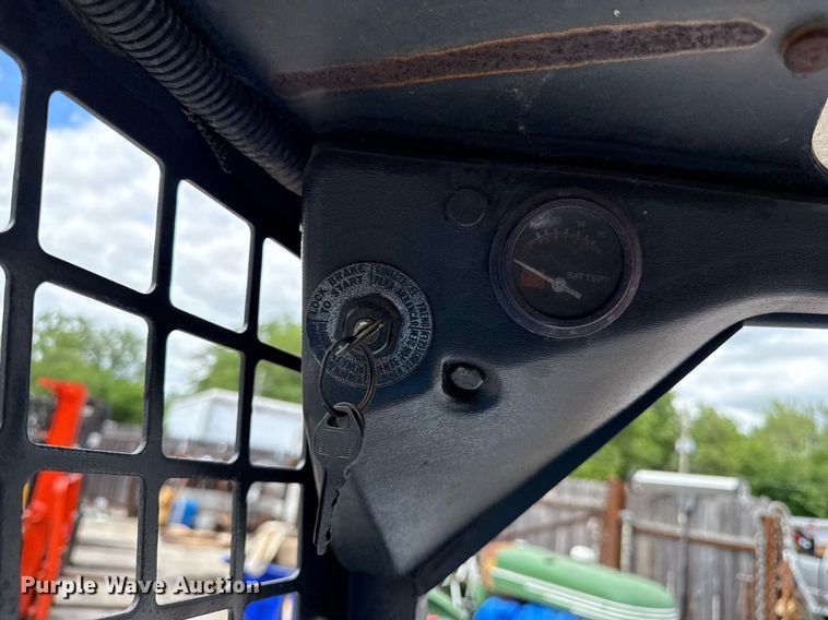 image for item DZ4155 1983 Bobcat 642 skid steer loader